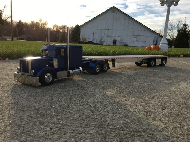 Pete W's Peterbilt and Spread Axle Flat Bed